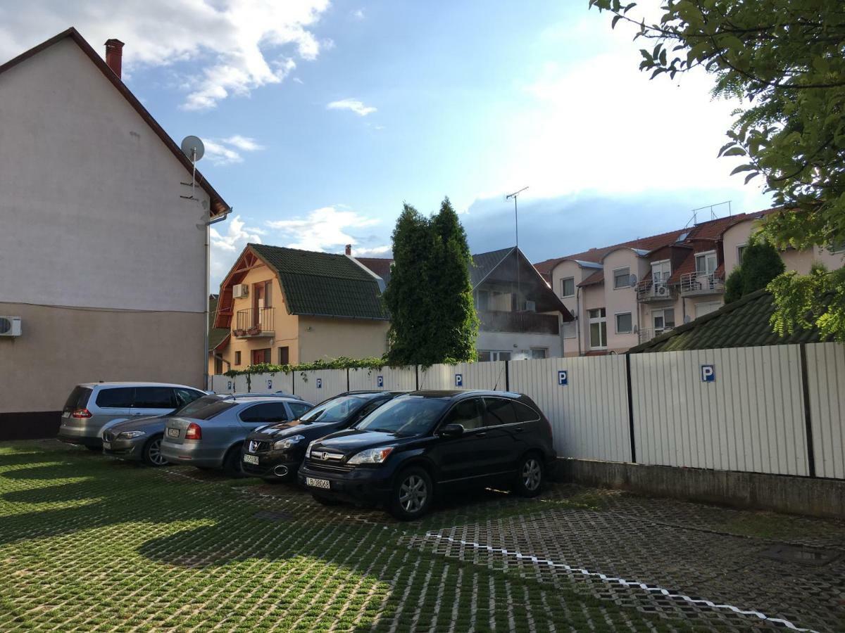 Zoli Apartmanok-Adri Koelcsey 32 Hajdúszoboszló Exteriör bild